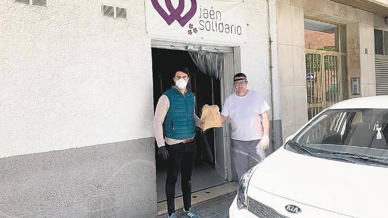 El Hostal la Estación entrega cien menús a Jaén Solidario El Hostal la Estación entrega cien menús a Jaén Solidario