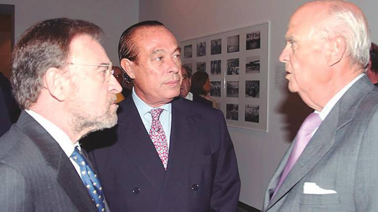 Antonio Burgos y Curro Romero, hijos predilectos de Andalucía Antonio Burgos y Curro Romero, hijos predilectos de Andalucía