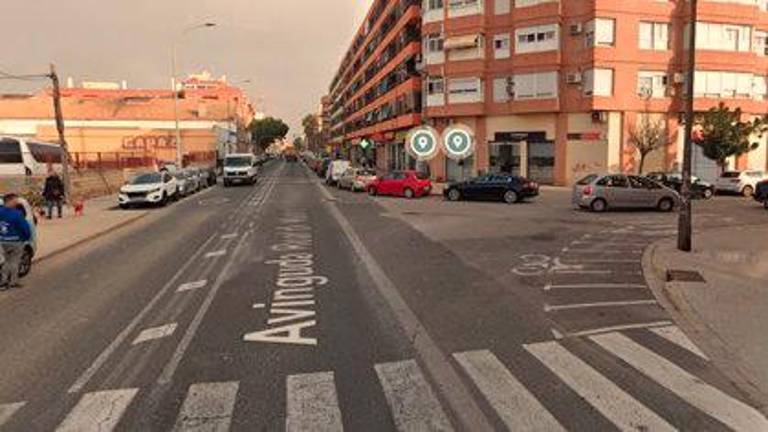 Heridos dos hombres tras la colisión de un coche y una moto Heridos dos hombres tras la colisión de un coche y una moto