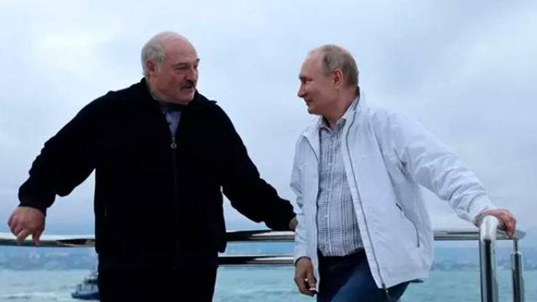 Putin acuerda un préstamo millonario con Lukashenko mientras crece la presión sobre Bielorrusia Putin acuerda un préstamo millonario con Lukashenko mientras crece la presión sobre Bielorrusia