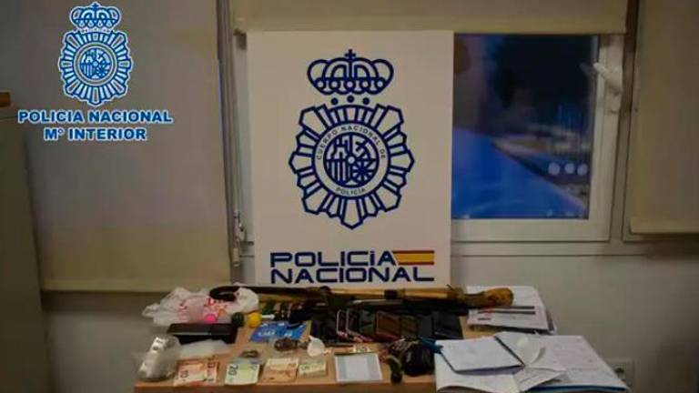 Cuatro detenidos en Jaén y Écija de un clan familiar dedicado a la extorsión y el tráfico de drogas Cuatro detenidos en Jaén y Écija de un clan familiar dedicado a la extorsión y el tráfico de drogas