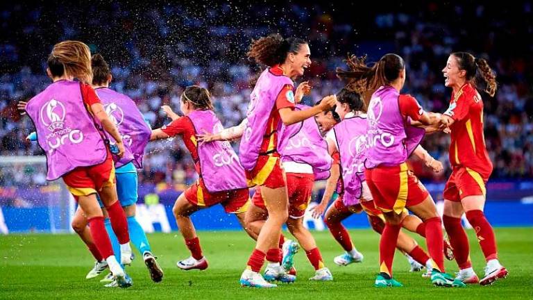 La Roja alcanza la cima con victorias de referencia para el fútbol femenino La Roja alcanza la cima con victorias de referencia para el fútbol femenino