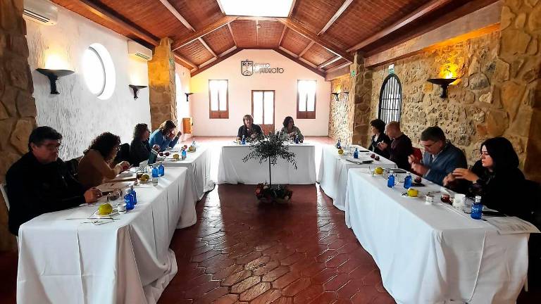 Diputación convoca “Jaén Selección 2026” para elegir los 8 mejores AOVE de nueva cosecha Diputación convoca “Jaén Selección 2026” para elegir los 8 mejores AOVE de nueva cosecha