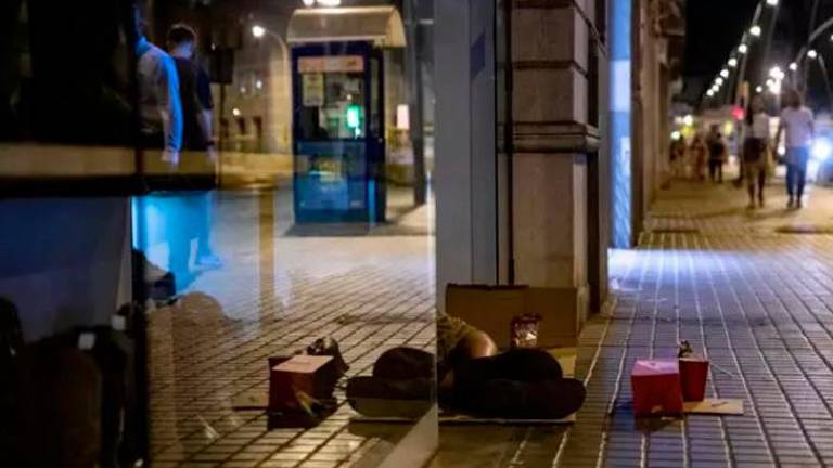 Un 66% de personas sin hogar tenían empleo y vivían en piso unifamiliar antes de quedarse en calle, según Cruz Roja Un 66% de personas sin hogar tenían empleo y vivían en piso unifamiliar antes de quedarse en calle, según Cruz Roja