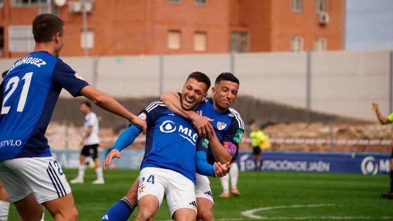 El Linares se da un homenaje para soñar (4-0) El Linares se da un homenaje para soñar (4-0)