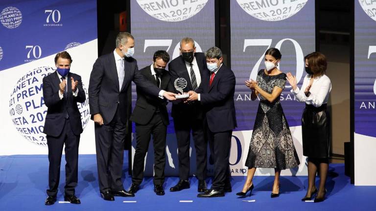 Bajo el pseudónimo de la ganadora del Premio Planeta, Carmen Mola, se escondían tres hombres Bajo el pseudónimo de la ganadora del Premio Planeta, Carmen Mola, se escondían tres hombres