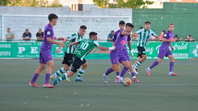 El Real Jaén encaja su segunda derrota de la pretemporada (2-0) El Real Jaén encaja su segunda derrota de la pretemporada (2-0)
