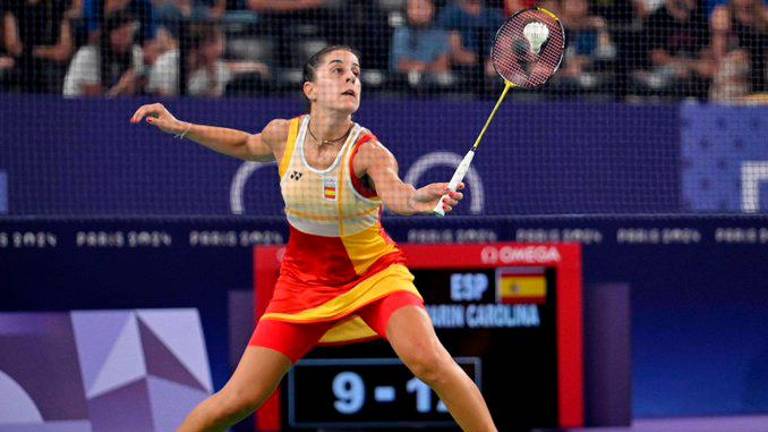 Carolina Marín debuta con triunfo en París ante Jenjira Stadelmann Carolina Marín debuta con triunfo en París ante Jenjira Stadelmann