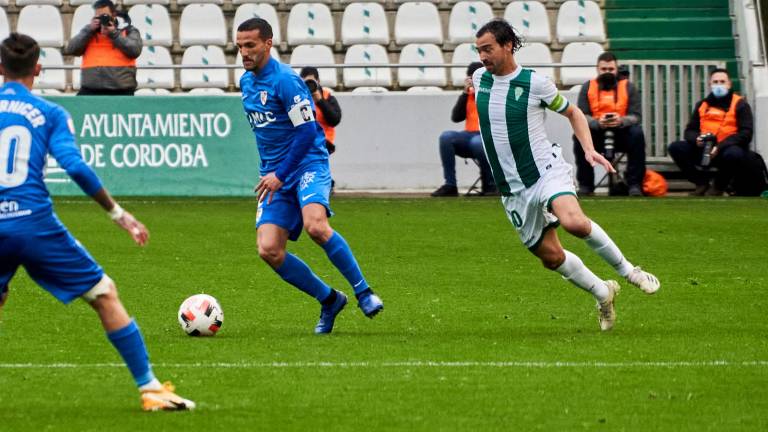 Un buen Linares Deportivo pierde ante el Córdoba (2-1) Un buen Linares Deportivo pierde ante el Córdoba (2-1)