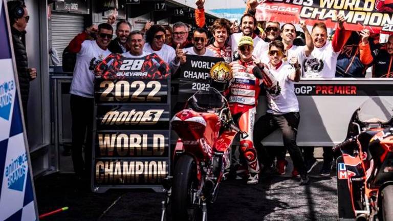 Izan Guevara se proclama campeón de Moto3 Izan Guevara se proclama campeón de Moto3