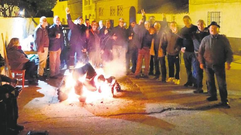 El pueblo honra a su patrón El pueblo honra a su patrón