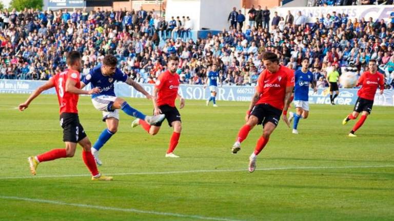 El Linares pelea el play off de ascenso hasta el final, pero acaba condenado por el golaverage El Linares pelea el play off de ascenso hasta el final, pero acaba condenado por el golaverage