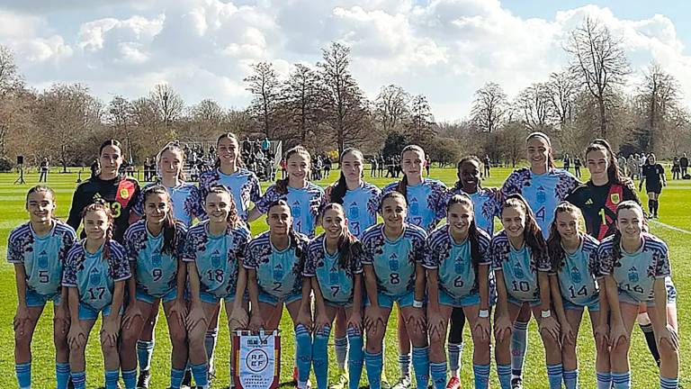 Brillante debut de la mengibareña Ana Martos con gol ante Inglaterra Brillante debut de la mengibareña Ana Martos con gol ante Inglaterra