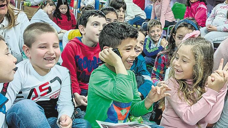 Risas y descubrimientos en el aula