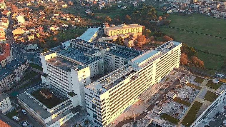 Se derrumba parte del techo de la tercera planta del Hospital Materno Infantil de Ourense Se derrumba parte del techo de la tercera planta del Hospital Materno Infantil de Ourense