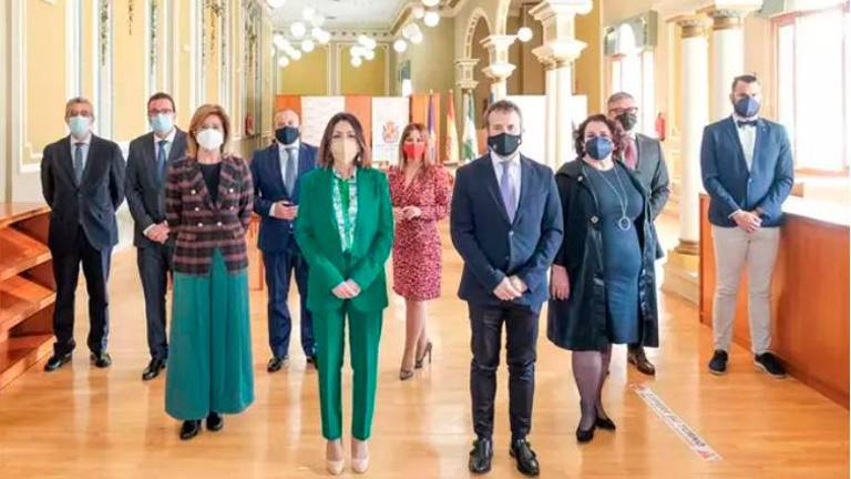 La Mesa del Parlamento andaluz aprueba una declaración institucional de apoyo a la provincia La Mesa del Parlamento andaluz aprueba una declaración institucional de apoyo a la provincia