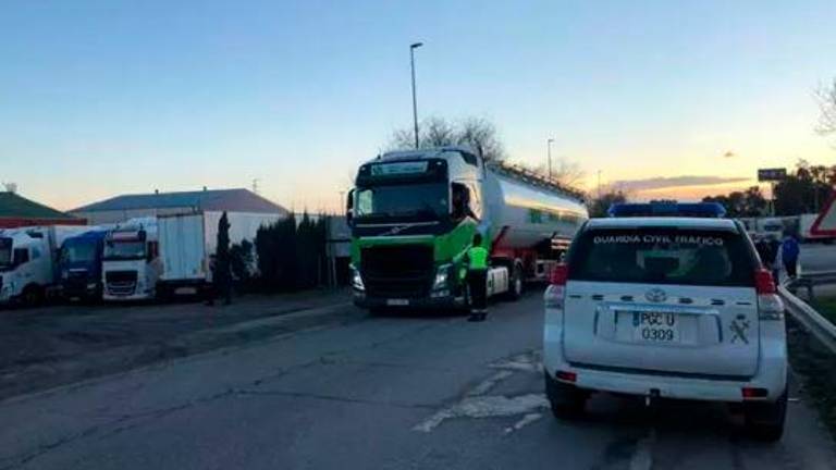 Unos 200 camiones siguen embolsados en La Carolina y Guarromán Unos 200 camiones siguen embolsados en La Carolina y Guarromán