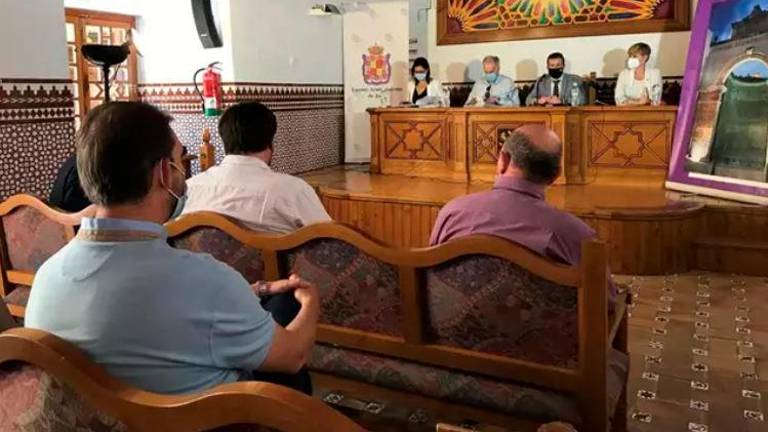 Julio Millán pide apoyo al CES local para agilizar el convenio del tranvía con la Junta Julio Millán pide apoyo al CES local para agilizar el convenio del tranvía con la Junta