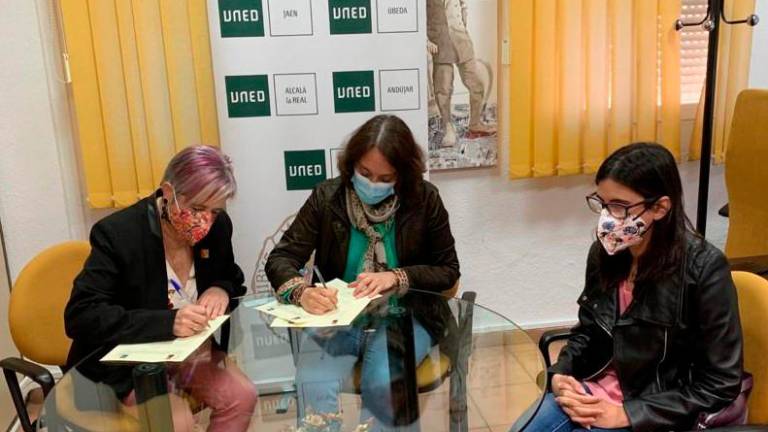 La UNED y la Asociación Mujeres Progresistas suscriben un convenio de colaboración en Jaén La UNED y la Asociación Mujeres Progresistas suscriben un convenio de colaboración en Jaén