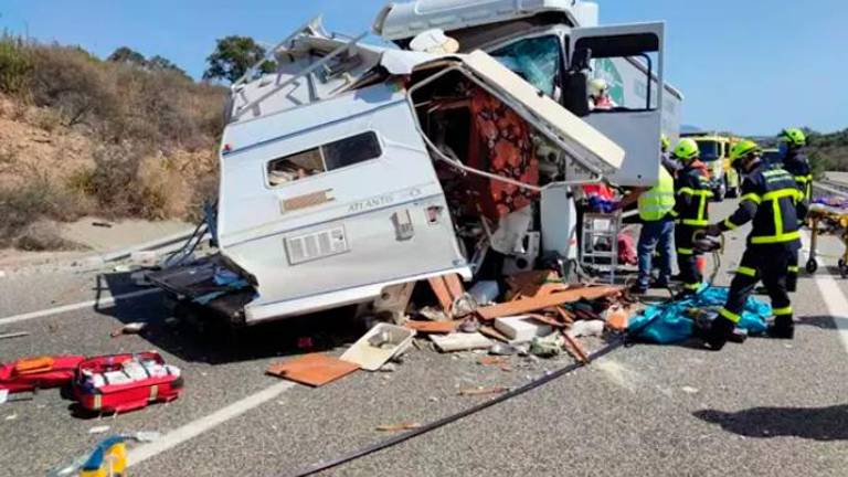 Un vehículo en sentido contrario por la autovía causa un accidente que deja dos fallecidas y siete heridos en Jerez Un vehículo en sentido contrario por la autovía causa un accidente que deja dos fallecidas y siete heridos en Jerez