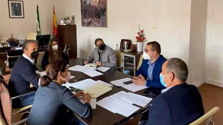 Trasladan a los ayuntamientos un manifiesto contra el desmantelamiento de los hospitales Alto Guadalquivir Trasladan a los ayuntamientos un manifiesto contra el desmantelamiento de los hospitales Alto Guadalquivir