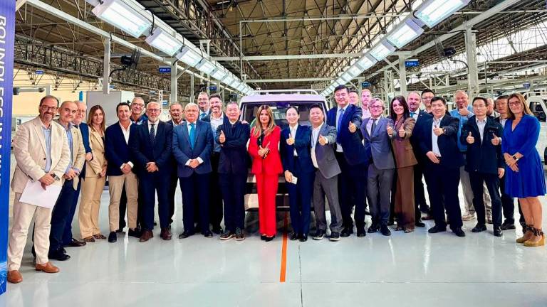 Coronet equipa su planta en Linares para comenzar a ensamblar vehículos pronto Coronet equipa su planta en Linares para comenzar a ensamblar vehículos pronto