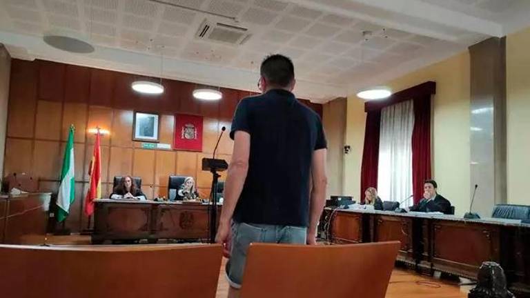 15 años de cárcel para un padre por violar a su hija de 9 años 15 años de cárcel para un padre por violar a su hija de 9 años