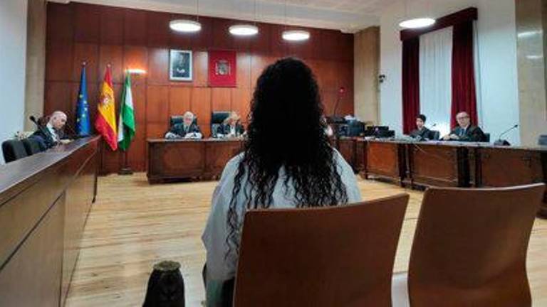 El hombre apuñalado por su pareja en Andújar declara que “no vio venir” el cuchillo El hombre apuñalado por su pareja en Andújar declara que “no vio venir” el cuchillo