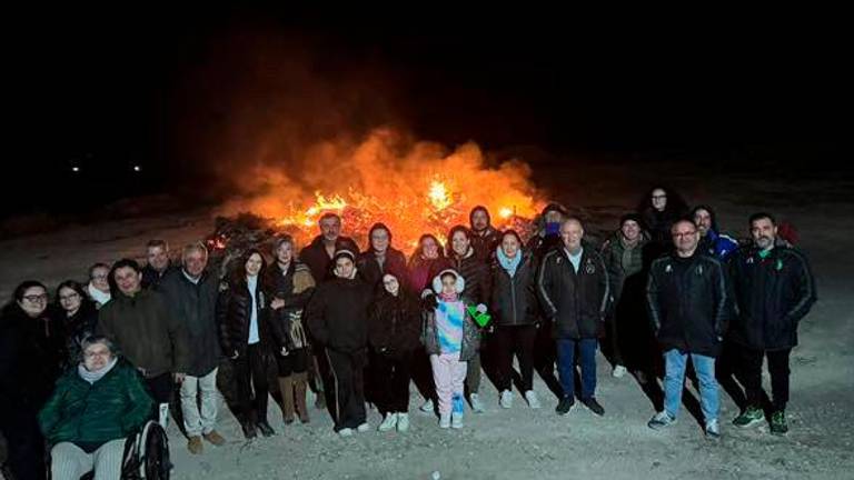 Una treintena de lumbres para celebrar San Antón Una treintena de lumbres para celebrar San Antón