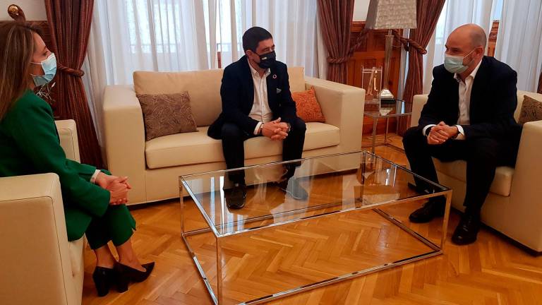 Reyes conoce el proyecto empresarial de Family Biscuits que Félix Gullón pondrá en marcha en Jaén Reyes conoce el proyecto empresarial de Family Biscuits que Félix Gullón pondrá en marcha en Jaén