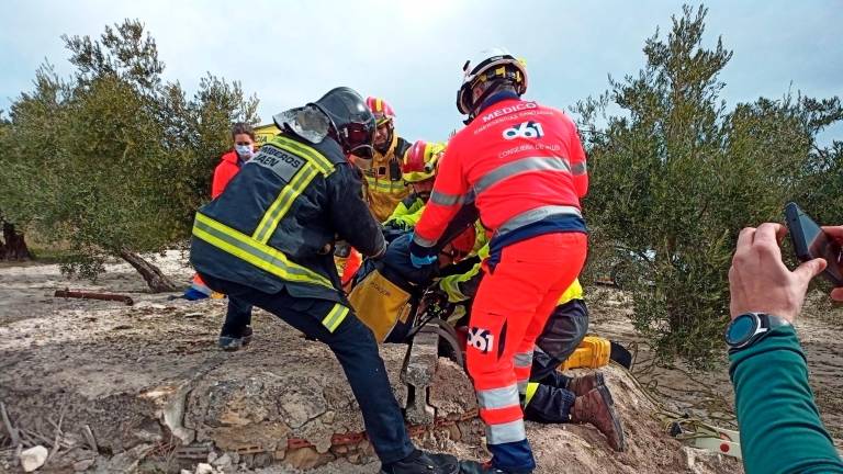 Rescatado con vida tras caer a un pozo en la pedanía de Garcíez