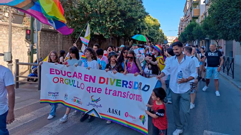 El colectivo Lgtbiq+ sale a las calles de Jaén por una educación diversa El colectivo Lgtbiq+ sale a las calles de Jaén por una educación diversa