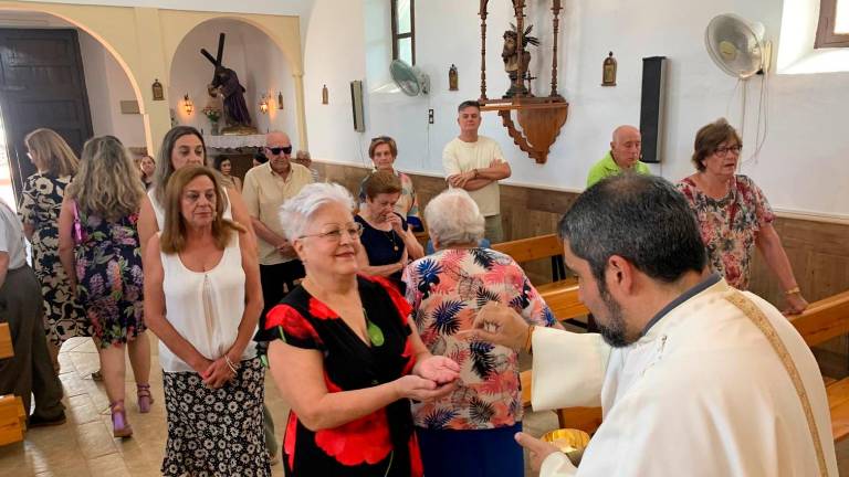 El Campillo alaba y venera la figura de la Virgen del Carmen El Campillo alaba y venera la figura de la Virgen del Carmen
