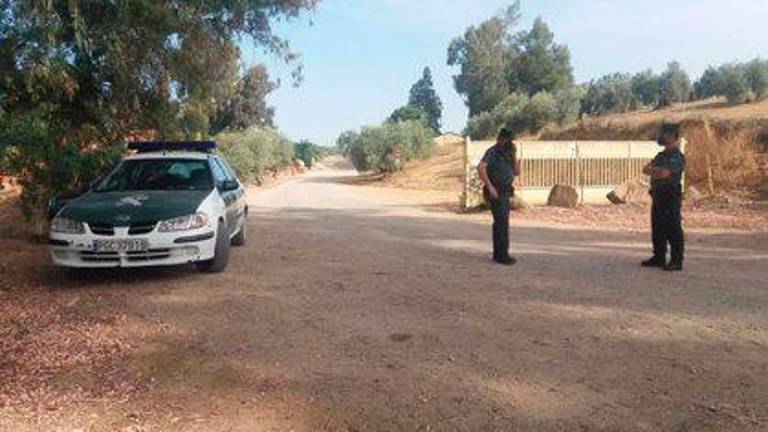 Siguen desmontando el terreno de la balsa de lodo de Villanueva de la Reina para hallar al obrero sepultado