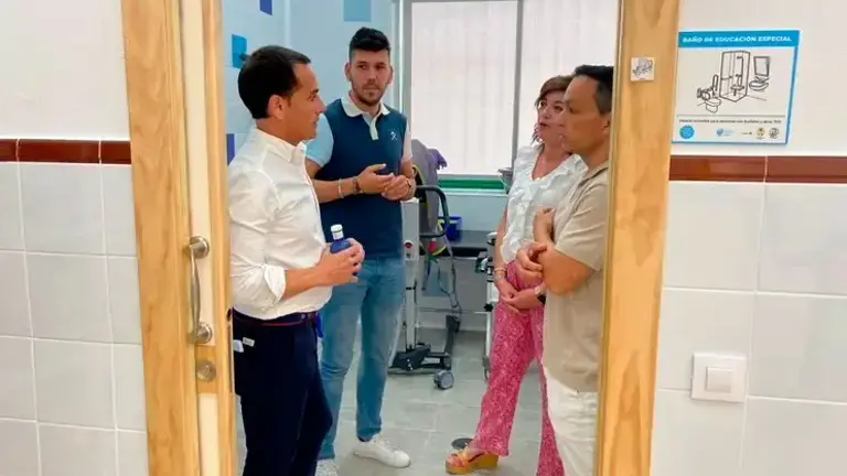 La Junta ha invertido más de 200.000 euros en el colegio Miguel de Cervantes de Lopera La Junta ha invertido más de 200.000 euros en el colegio Miguel de Cervantes de Lopera