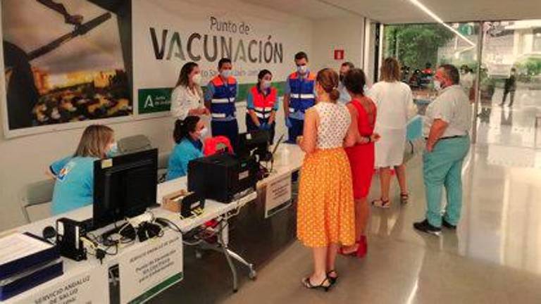 Moreno destaca que quedan menos de 670.000 andaluces por vacunar contra la covid Moreno destaca que quedan menos de 670.000 andaluces por vacunar contra la covid