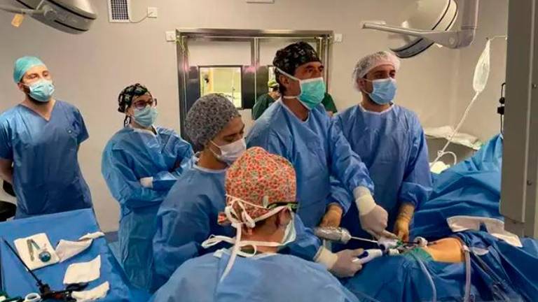 La Unidad de Urología del Hospital de Jaén realiza una técnica pionera por laparoscopia La Unidad de Urología del Hospital de Jaén realiza una técnica pionera por laparoscopia