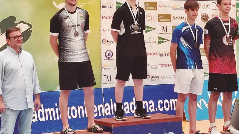 Auge y medallas del bádminton arjonillero Auge y medallas del bádminton arjonillero
