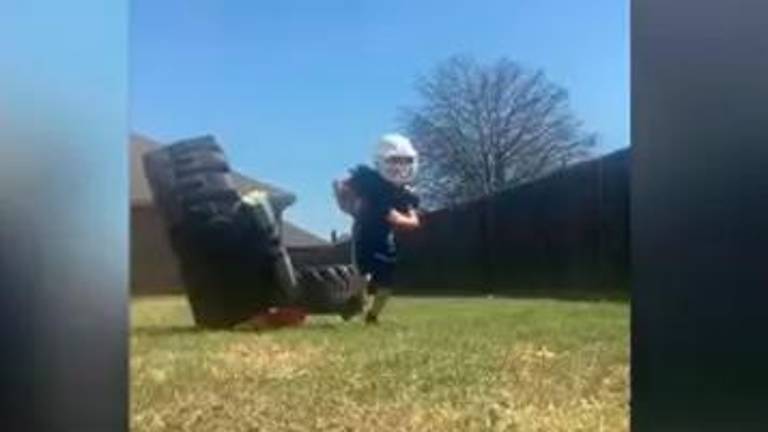 El duro entrenamiento para triunfar en el fútbol americano...¡de un niño de ocho años! El duro entrenamiento para triunfar en el fútbol americano...¡de un niño de ocho años!