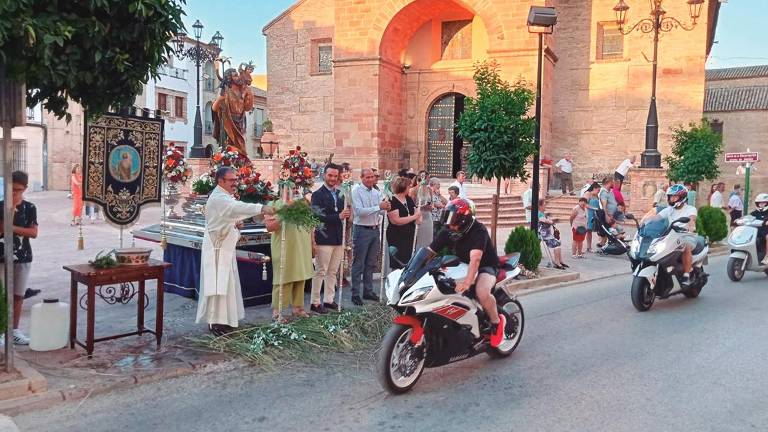 San Cristóbal bendice a vehículos y conductores en Arjonilla San Cristóbal bendice a vehículos y conductores en Arjonilla