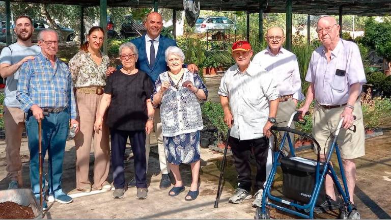 Usuarios de la residencia “Caridad y Consolación” de Jaén participan en talleres de plantación Usuarios de la residencia “Caridad y Consolación” de Jaén participan en talleres de plantación