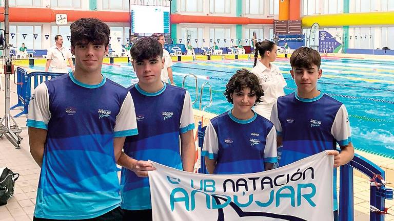 Nueve medallas para las sirenas y delfines jiennenses Nueve medallas para las sirenas y delfines jiennenses
