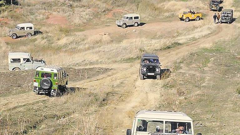 Más de 100 Land Rover llenan de nostalgia todo el municipio Más de 100 Land Rover llenan de nostalgia todo el municipio