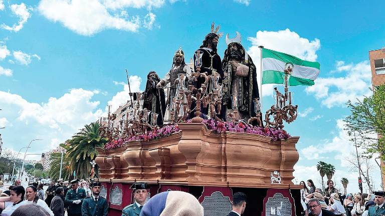 Jesús de la Caridad sale y borra el recuerdo de lluvia del año pasado Jesús de la Caridad sale y borra el recuerdo de lluvia del año pasado