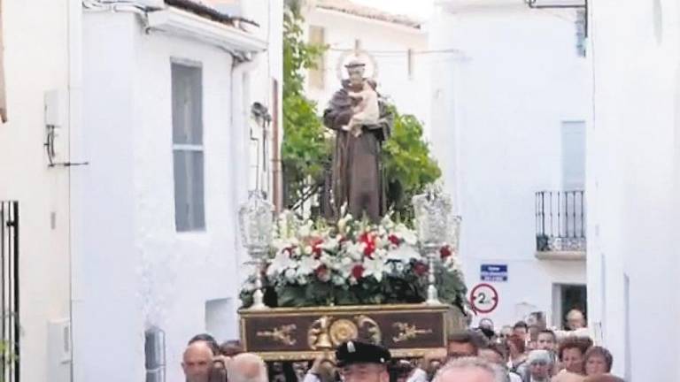Devoción ante la llegada de San Antonio de Padua a Ventas del Carrizal Devoción ante la llegada de San Antonio de Padua a Ventas del Carrizal