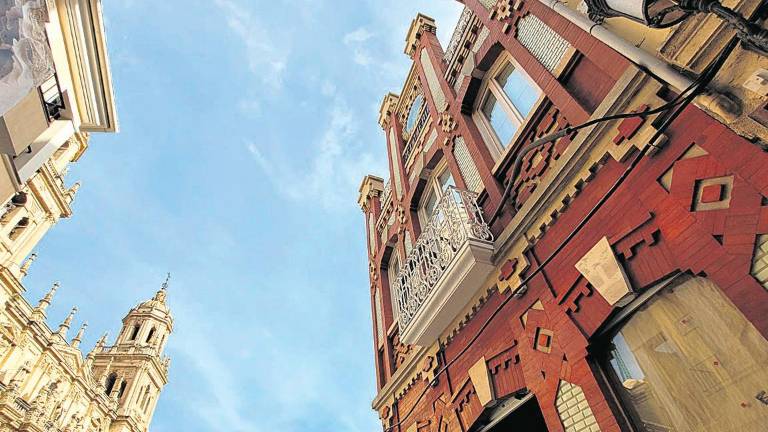Llega la hora de la Casa del Reloj con la retirada de su vallado Llega la hora de la Casa del Reloj con la retirada de su vallado