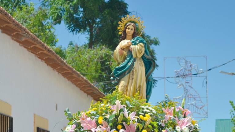 Estación de Cabra del Santo Cristo luce a su patrona, Inmaculada Concepción Estación de Cabra del Santo Cristo luce a su patrona, Inmaculada Concepción