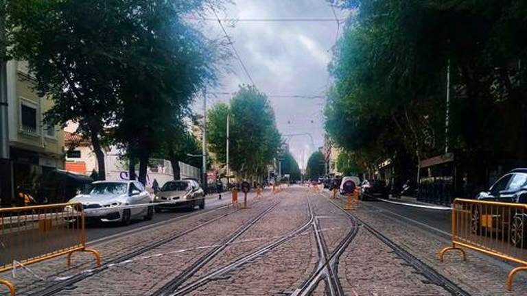 Las multas si se aparca en las vías del tranvía llegarán a partir del 2 de noviembre Las multas si se aparca en las vías del tranvía llegarán a partir del 2 de noviembre