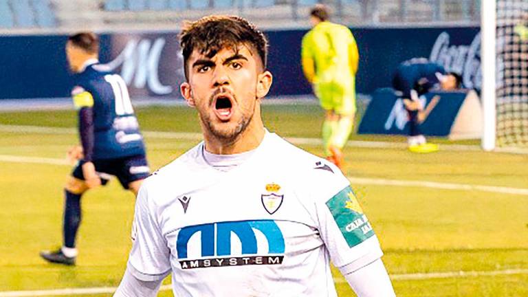 La carrera de fondo de Curro para gozar de más minutos en el Real Jaén La carrera de fondo de Curro para gozar de más minutos en el Real Jaén