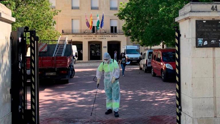 Desinfección en los centros educativos de la capital Desinfección en los centros educativos de la capital